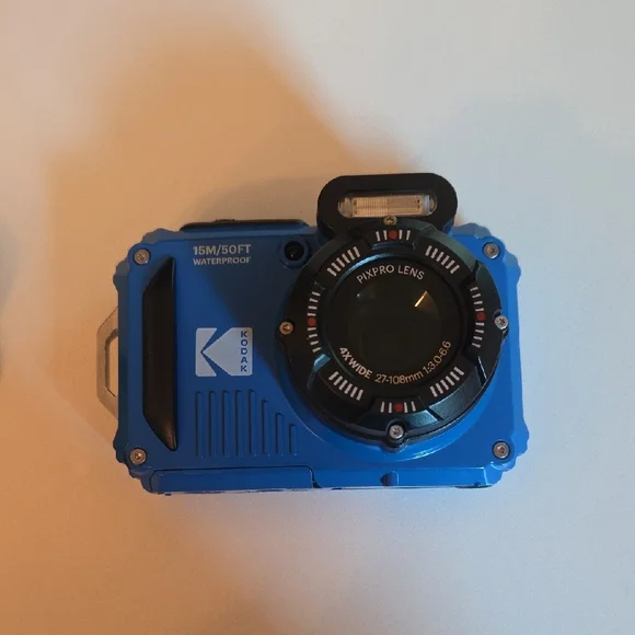 Kodak PIXPRO Waterproof WPZ2 Camera with Accessories_ Like-New Condition - Picture 2 of 8